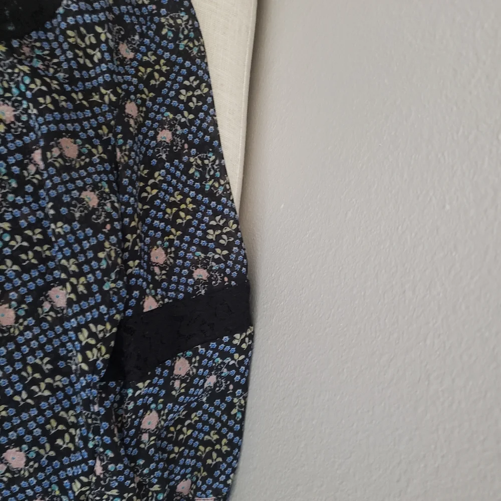 Mossimo Supply Co Hi Lo Quarter Sleeve Top - Picture 4 of 9